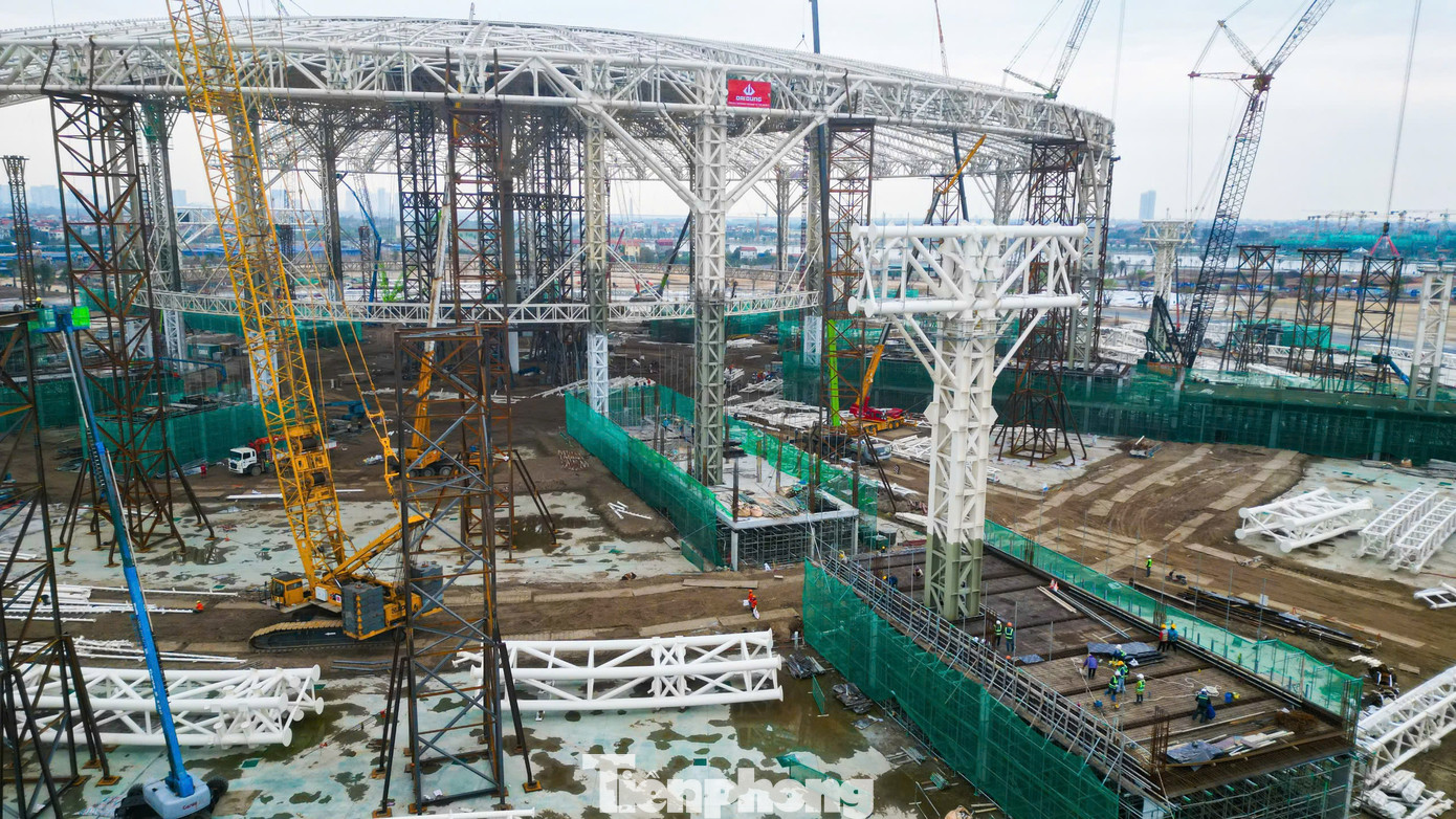 Trung tâm bao gồm công trình triển lãm trong nhà mang hình ảnh Thần Kim Quy với 9 phân khu tổng diện tích hơn 130.000m2, 4 khu công viên triển lãm ngoài trời với tổng quy mô lên đến 20,6ha, 2 nhà triển lãm trong nhà quy mô nhỏ khác cùng các công trình phụ trợ đa dạng… Trung tâm bao gồm công trình triển lãm trong nhà mang hình ảnh Thần Kim Quy với 9 phân khu tổng diện tích hơn 130.000m2, 4 khu công viên triển lãm ngoài trời với tổng quy mô lên đến 20,6ha, 2 nhà triển lãm trong nhà quy mô nhỏ khác cùng các công trình phụ trợ đa dạng…