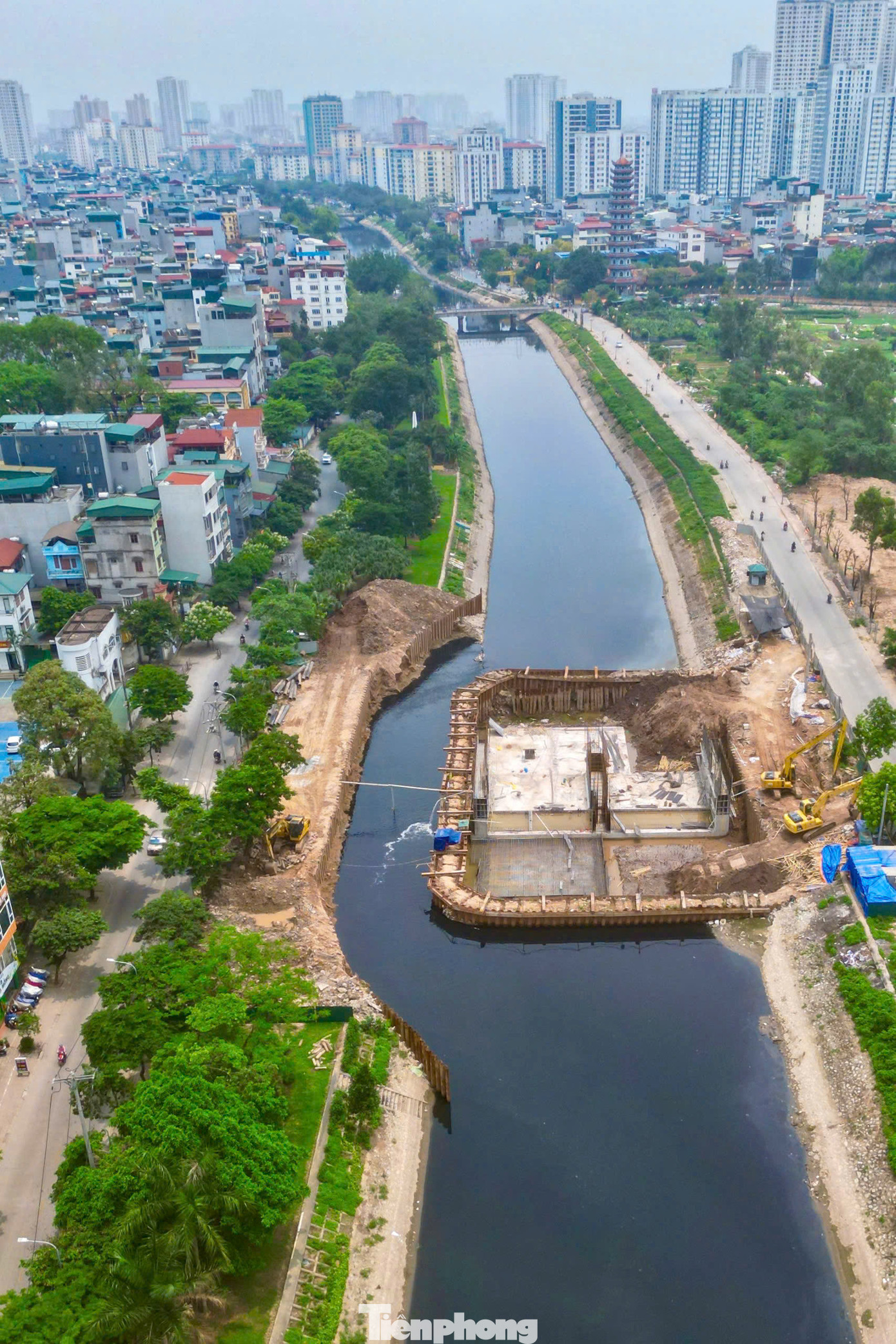 Theo kế hoạch, ngoài con đập đầu tiên tại cầu Quang, Hà Nội cũng đang có kế hoạch xây dựng thêm các đập dâng tại cầu Cót (phường Yên Hòa, quận Cầu Giấy) và cầu Dậu (khu vực Linh Đàm, quận Hoàng Mai).