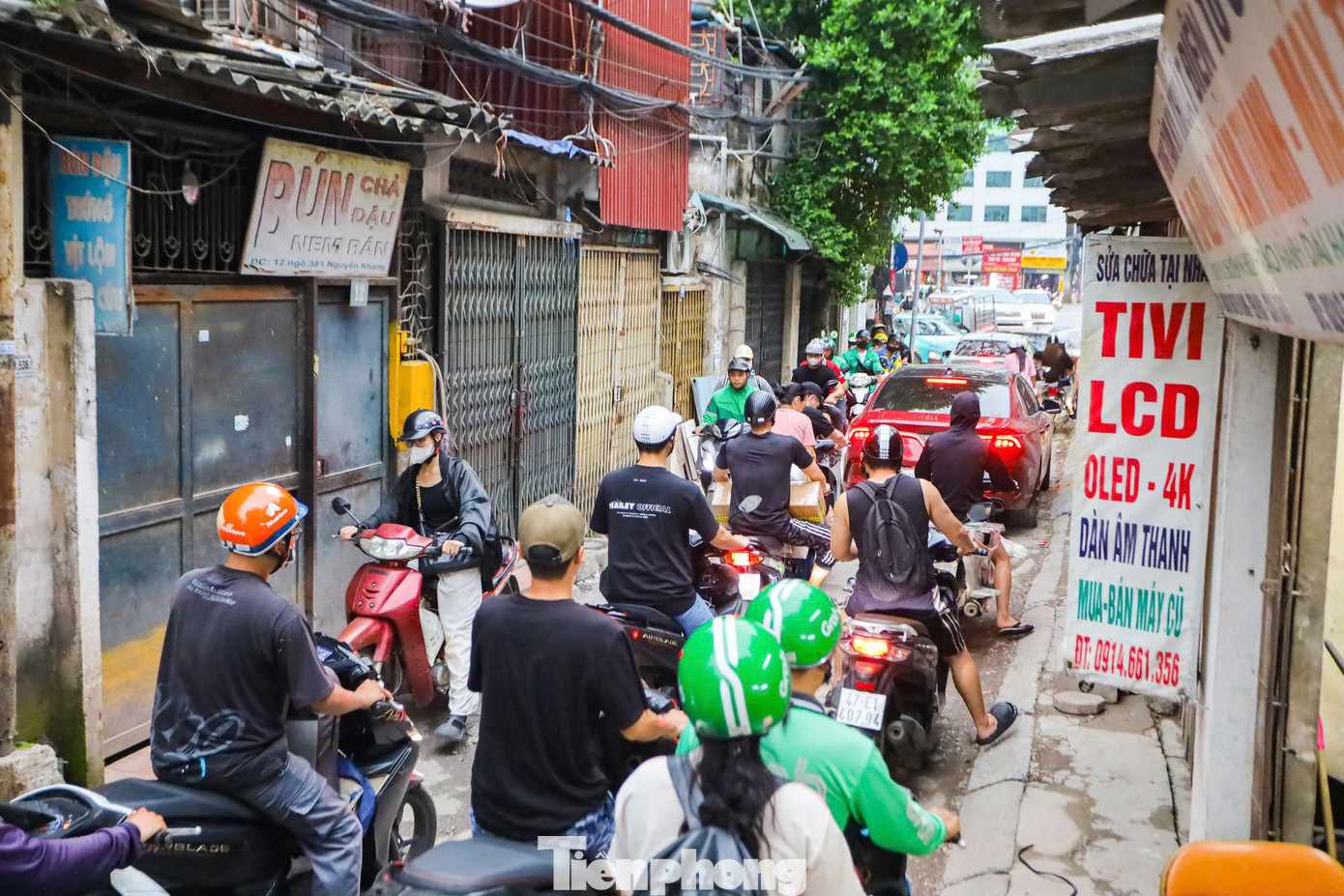 Tuy nhiên sau khi san ủi mở rộng đoạn ngõ nối ra phố Thành Thái vào tháng 6/2024 thì dự án lại tiếp tục "đắp chiếu". Tuy nhiên sau khi san ủi mở rộng đoạn ngõ nối ra phố Thành Thái vào tháng 6/2024 thì dự án lại tiếp tục "đắp chiếu".