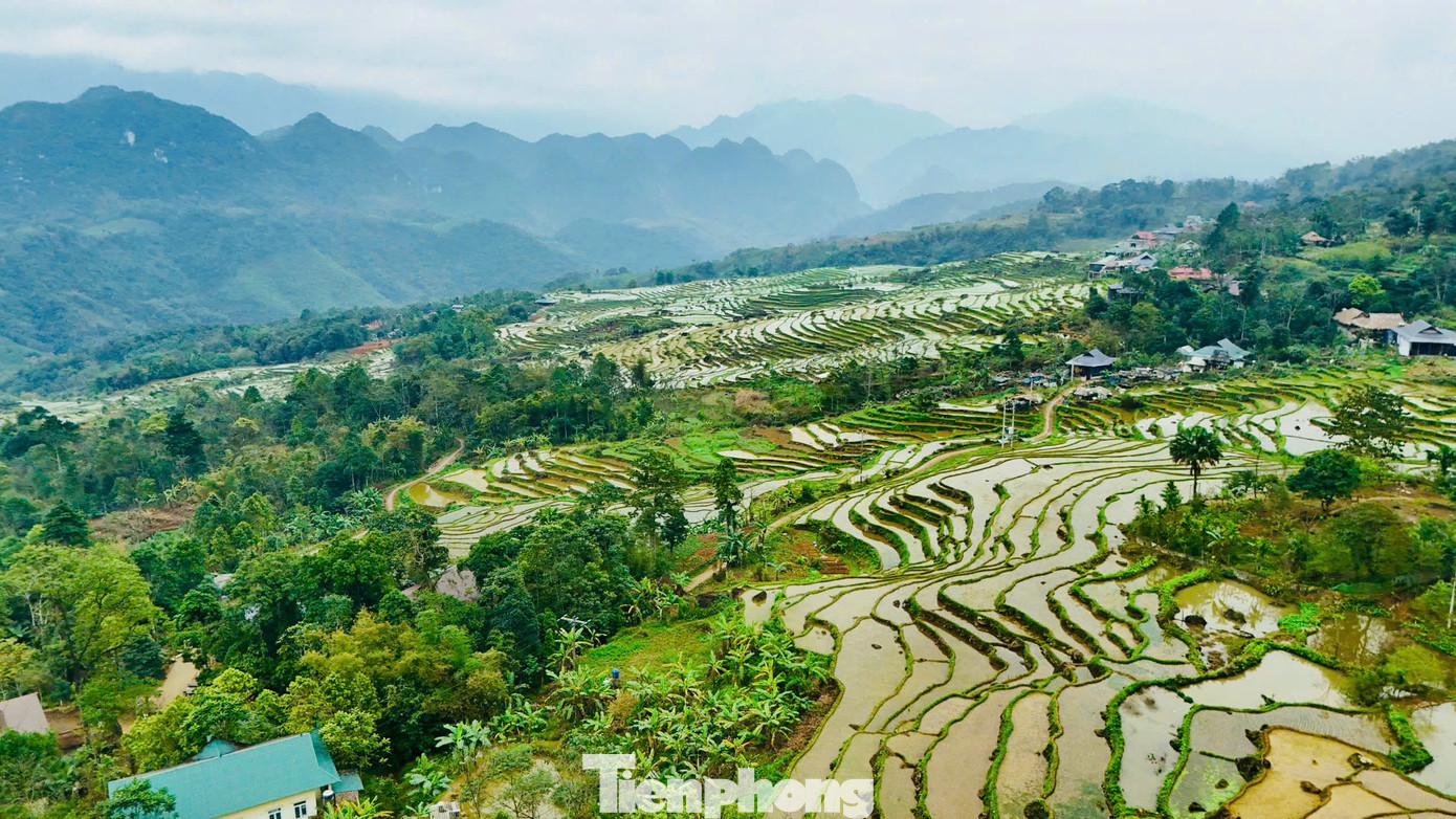 Nằm ở độ cao 1.700m so với mực nước biển, khu vực này gồm núi non bao phủ bởi rừng rậm, nhiều suối, thác lớn nhỏ, hang động…