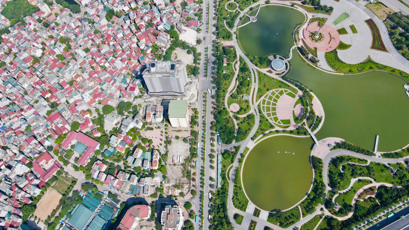 Diện tích công viên Hòa Bình khoảng hơn 20ha, chính thức đi vào hoạt động từ tháng 10 năm 2010. Công viên mở cửa tham quan miễn phí, chia làm nhiều khu vực để mọi người đến tham quan, vui chơi. Diện tích công viên Hòa Bình khoảng hơn 20ha, chính thức đi vào hoạt động từ tháng 10 năm 2010. Công viên mở cửa tham quan miễn phí, chia làm nhiều khu vực để mọi người đến tham quan, vui chơi.