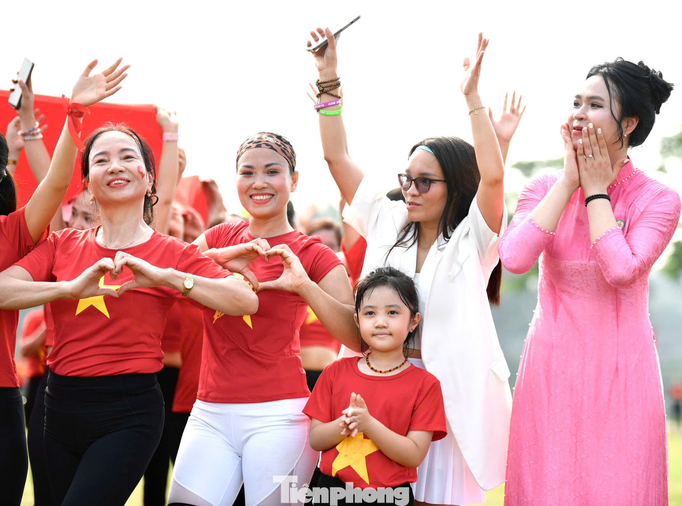 Sáng 15/6/2025 tại Công viên Yên Sở, quận Hoàng Mai, Hà Nội đã diễn ra sự kiện yoga lớn nhất trong năm tại Thủ đô: Festival chào mừng ngày Quốc tế Yoga 21/6 do Liên đoàn Yoga TP Hà Nội tổ chức.