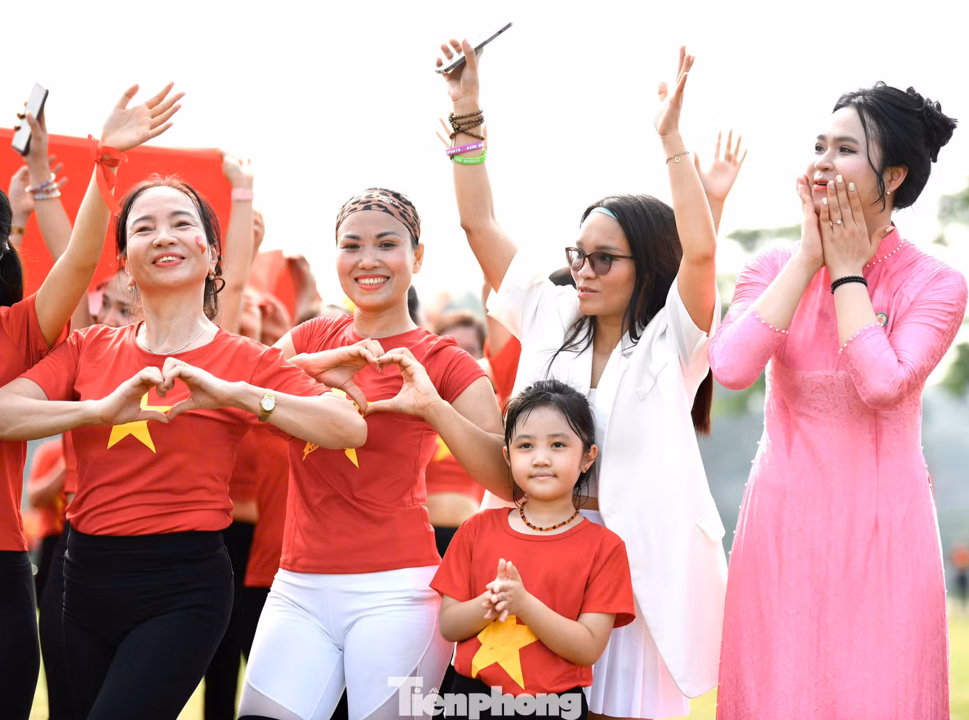 Sáng 15/6/2025 tại Công viên Yên Sở, quận Hoàng Mai, Hà Nội đã diễn ra sự kiện yoga lớn nhất trong năm tại Thủ đô: Festival chào mừng ngày Quốc tế Yoga 21/6 do Liên đoàn Yoga TP Hà Nội tổ chức.