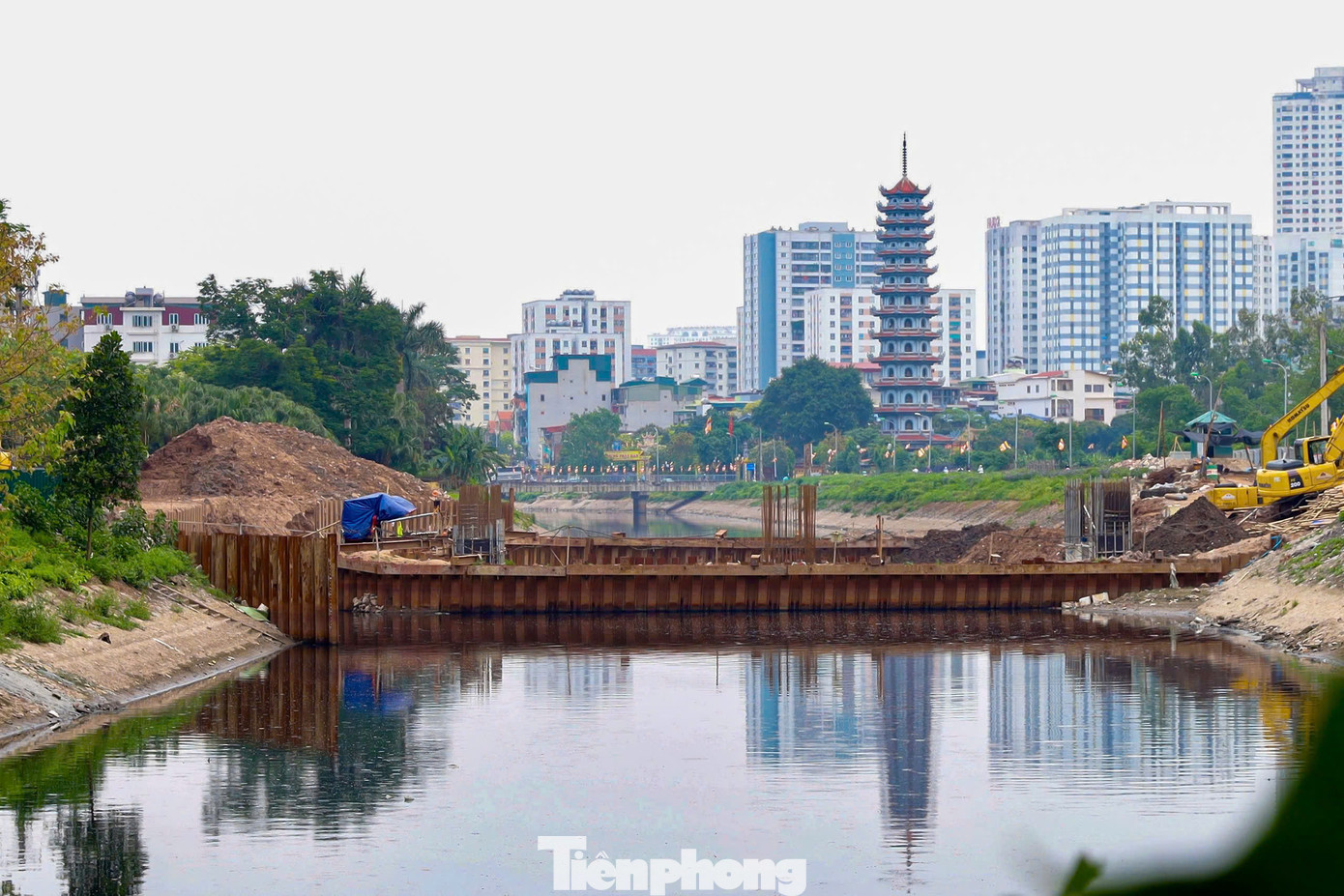 Đập dâng đầu tiên ở sông Tô Lịch nằm ở phía trên cầu Quang xã Thanh Liệt, huyện Thanh Trì. Đây là 1 trong 3 đập dâng sẽ được xây dựng trên sông Tô Lịch để phục vụ việc bổ cập nước làm sạch dòng sông.