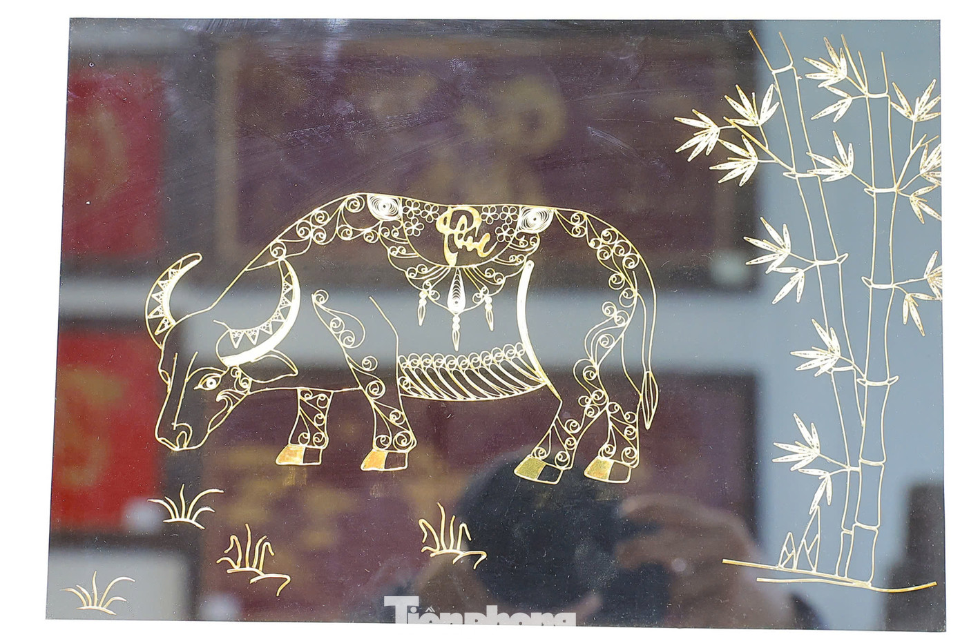 Ngoài linh vật mạ vàng 24K, tranh dát vàng 12 con giáp cũng được nhiều người quan tâm dịp Tết Nguyên đán.