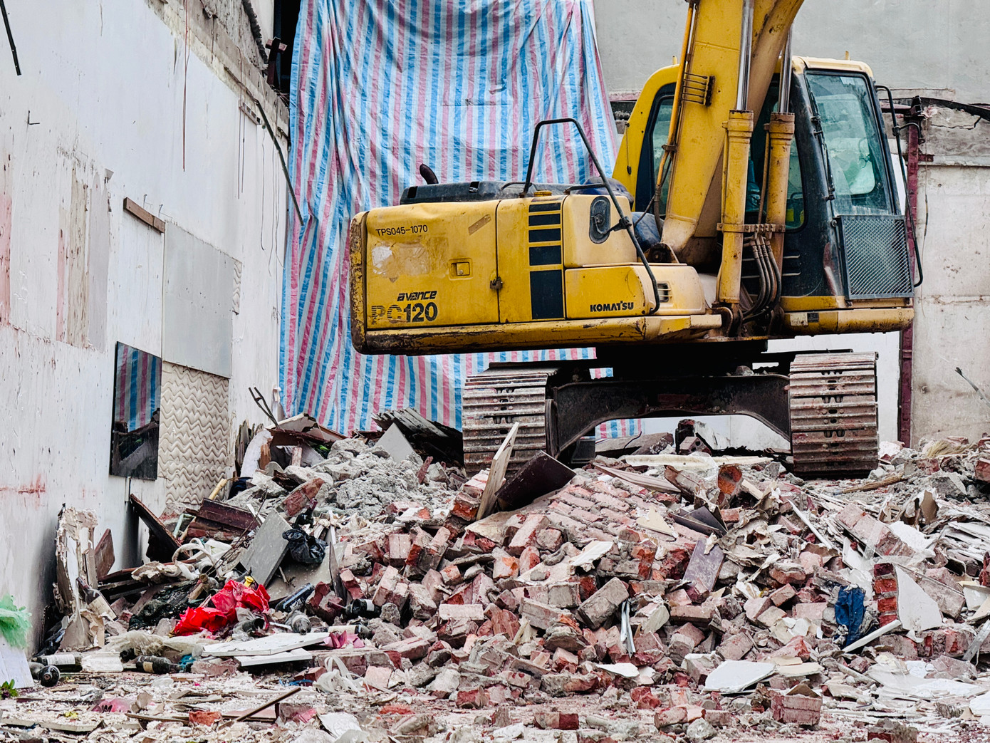 Ghi nhận tại thời điểm tháng 3, một số khu vực đã được phá dỡ, người dân tại một số điểm cũng đã chủ động xây dựng lại để phù hợp với quy hoạch của dự án.