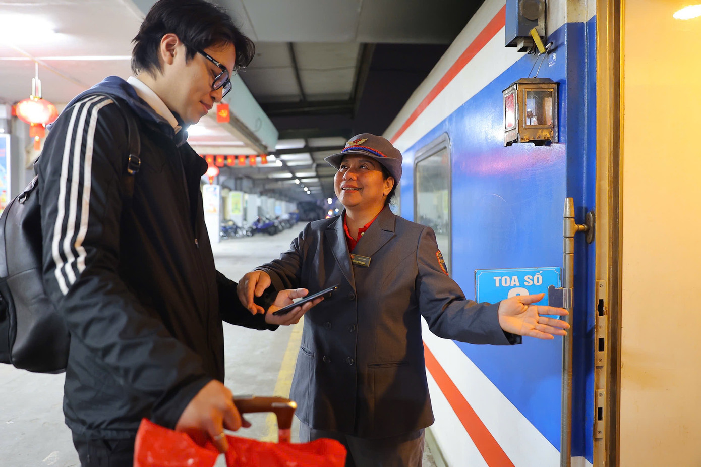 Pháo hoa rực sáng đón năm mới Ất Tỵ an lành, thịnh vượng ảnh 105 Pháo hoa rực sáng đón năm mới Ất Tỵ an lành, thịnh vượng ảnh 105