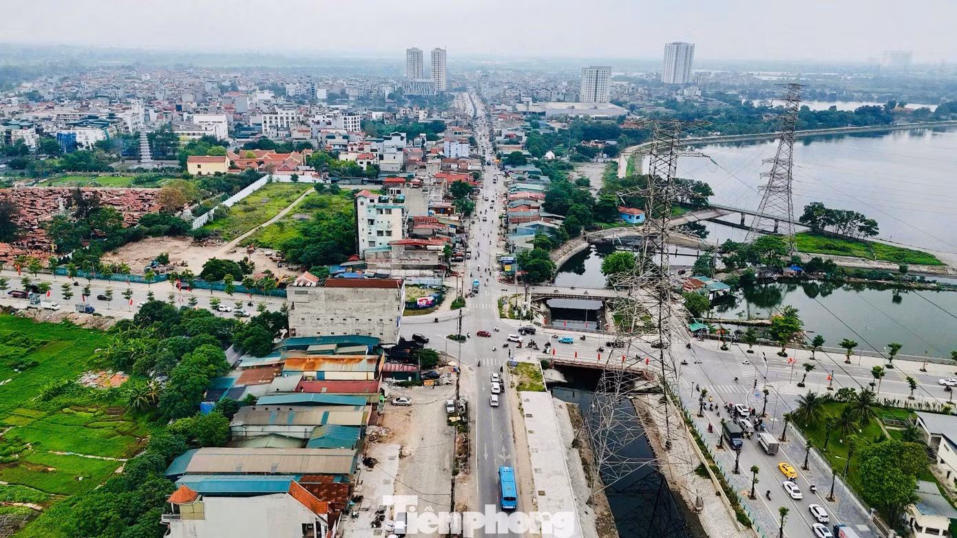 Điểm đầu nối với đường Minh Khai, điểm cuối giao với đường Vành đai 3. Tổng mức đầu tư dự án là 2.066 tỷ đồng. Đến tháng 12/2023, UBND thành phố Hà Nội có Quyết định điều chỉnh dự án, nâng vốn đầu tư lên 3.354 tỷ đồng. Đồng thời, thời gian thực hiện dự án cũng được điều chỉnh từ giai đoạn 2016-2019 thành 2016-2026.