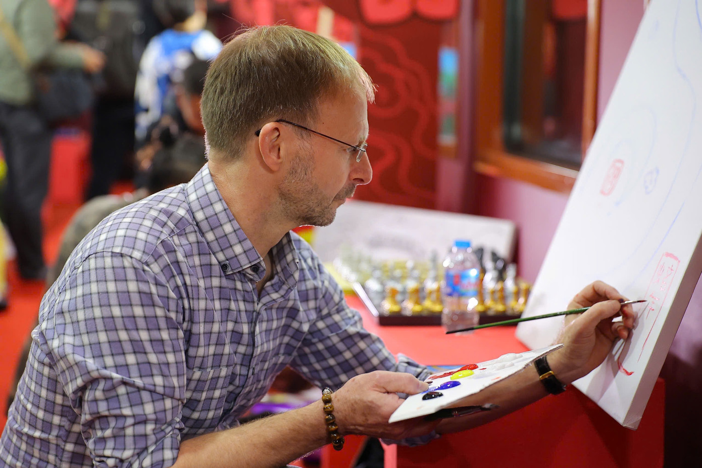 Trên chuyến tàu, hành khách còn được tham gia các trò chơi dân gian, giao lưu văn nghệ ngay tại toa xe cộng đồng. Trên chuyến tàu, hành khách còn được tham gia các trò chơi dân gian, giao lưu văn nghệ ngay tại toa xe cộng đồng.