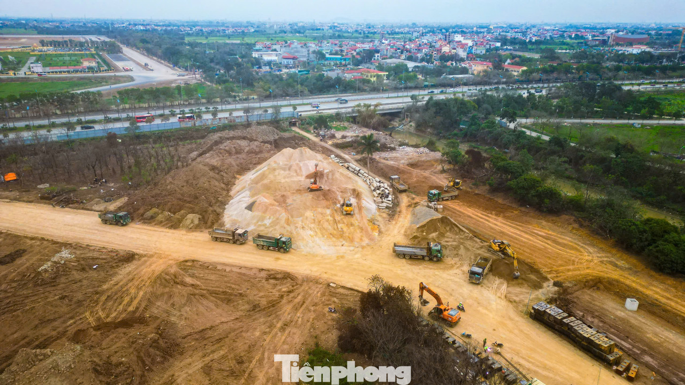 Dự án tọa lạc ngay cửa ngõ Đông Bắc Hà Nội, tâm điểm của huyết mạch giao thông quan trọng đi các tỉnh gồm đường bộ, đường không và metro đã được quy hoạch. Dự án tọa lạc ngay cửa ngõ Đông Bắc Hà Nội, tâm điểm của huyết mạch giao thông quan trọng đi các tỉnh gồm đường bộ, đường không và metro đã được quy hoạch.
