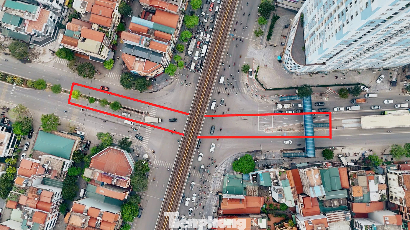 Theo quyết định, dự án xây dựng cầu vượt với quy mô 4 làn xe trên đường Lê Trọng Tấn - đường Văn Khê; cầu vượt có nhịp chính và nhịp dẫn bằng thép, tổng chiều dài toàn cầu khoảng 883m.