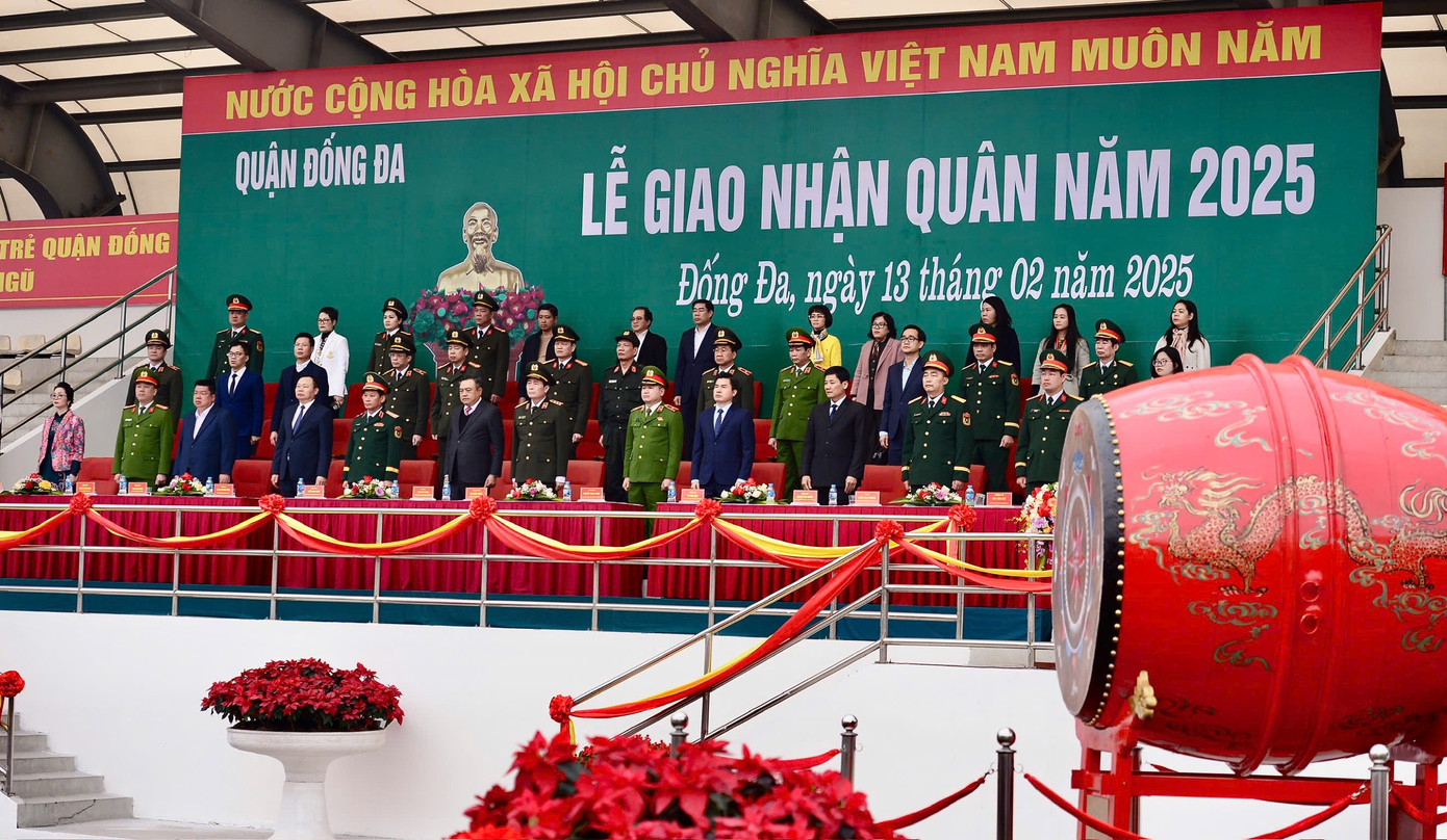 Phát biểu tại buổi lễ, Chủ tịch UBND quận Đống Đa - ông Lê Tuấn Định cho biết, quận đã tuyển chọn được 103 công dân nhập ngũ và tham gia nghĩa vụ công dân, với chất lượng được nâng cao.