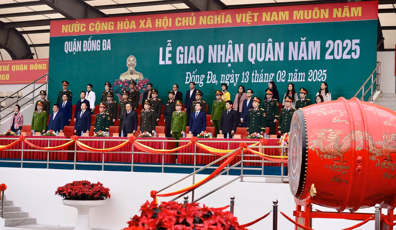 Phát biểu tại buổi lễ, Chủ tịch UBND quận Đống Đa - ông Lê Tuấn Định cho biết, quận đã tuyển chọn được 103 công dân nhập ngũ và tham gia nghĩa vụ công dân, với chất lượng được nâng cao.