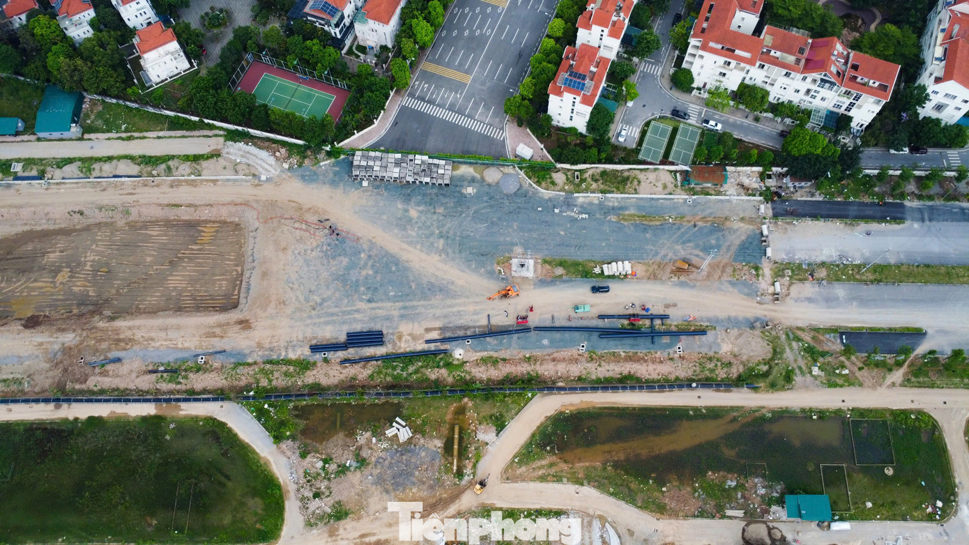 Ngày 19/4 vừa qua UBND thành phố Hà Nội đã chính thức khởi công dự án đầu tư xây dựng hầm chui giữa đường Vành đai 3,5 với Đại lộ Thăng Long.