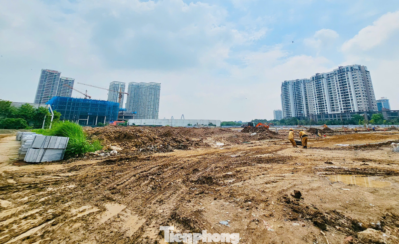 Công viên được quy hoạch đồng bộ với quảng trường trung tâm, hồ nước, sân golf và chuỗi tiện ích giải trí ngoài trời theo chuẩn quốc tế. Công viên được quy hoạch đồng bộ với quảng trường trung tâm, hồ nước, sân golf và chuỗi tiện ích giải trí ngoài trời theo chuẩn quốc tế.