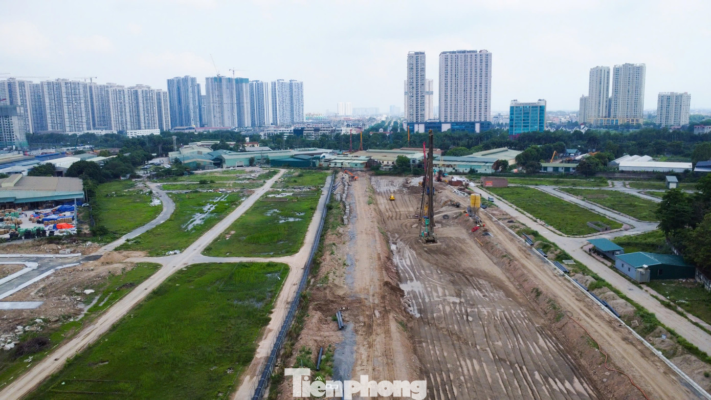 Ngày 19/4 vừa qua UBND thành phố Hà Nội đã chính thức khởi công dự án đầu tư xây dựng hầm chui giữa đường Vành đai 3,5 với Đại lộ Thăng Long.