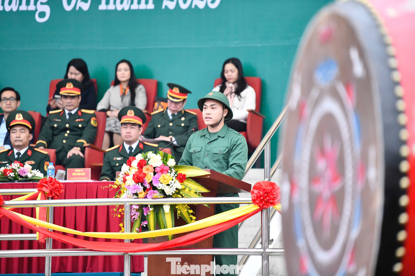 Tân binh Lê Trường Giang (sinh năm 2001, trú tại phường Kim Liên) viết đơn xin nhập ngũ ngay sau khi hoàn thành du học tại Singapore chia sẻ: "Môi trường quân đội sẽ cho tôi tính kỷ luật, sự chân thành, tấm lòng vì người khác. Tôi xin hứa sẽ rèn luyện thật tốt, phát huy truyền thống anh hùng lực lượng vũ trang của quê hương Đống Đa anh hùng; trong môi trường lực lượng vũ trang luôn phấn đấu tu dưỡng, rèn luyện, chấp hành tốt kỷ luật của đơn vị, nhận và hoàn thành xuất sắc mọi nhiệm vụ xứng đáng anh "Bộ đội cụ Hồ" trong nhiệm vụ xây dựng và bảo vệ Tổ quốc".