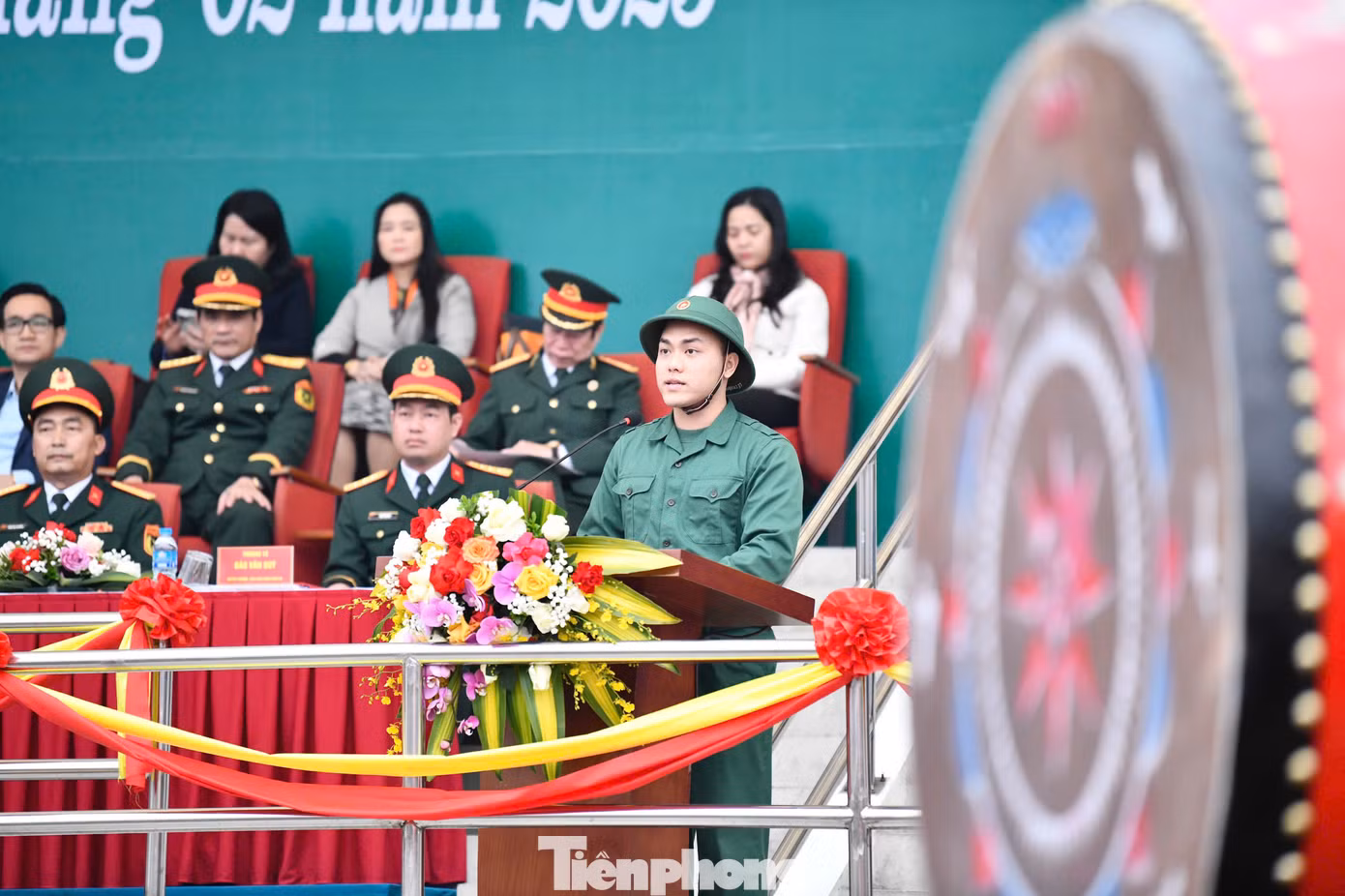 Tân binh Lê Trường Giang (sinh năm 2001, trú tại phường Kim Liên) viết đơn xin nhập ngũ ngay sau khi hoàn thành du học tại Singapore chia sẻ: "Môi trường quân đội sẽ cho tôi tính kỷ luật, sự chân thành, tấm lòng vì người khác. Tôi xin hứa sẽ rèn luyện thật tốt, phát huy truyền thống anh hùng lực lượng vũ trang của quê hương Đống Đa anh hùng; trong môi trường lực lượng vũ trang luôn phấn đấu tu dưỡng, rèn luyện, chấp hành tốt kỷ luật của đơn vị, nhận và hoàn thành xuất sắc mọi nhiệm vụ xứng đáng anh "Bộ đội cụ Hồ" trong nhiệm vụ xây dựng và bảo vệ Tổ quốc".