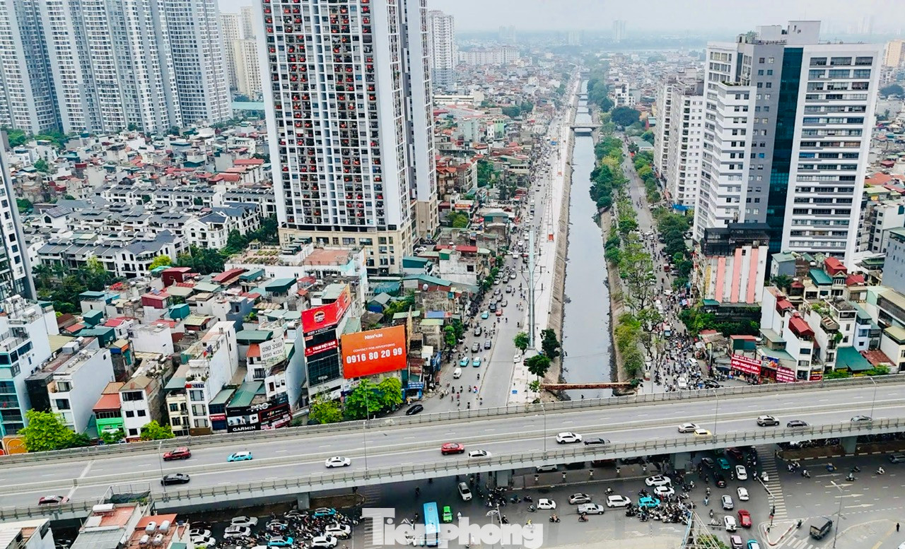 Dự án đầu tư xây dựng đường Tam Trinh được UBND thành phố Hà Nội phê duyệt chủ trương đầu tư năm 2012, thực hiện giai đoạn 2016-2019. Tuyến đường được đầu tư xây dựng dài khoảng 3,5km qua các phường Hoàng Văn Thụ, Yên Sở và Mai Động, dự kiến hoàn thành sau 3 năm.