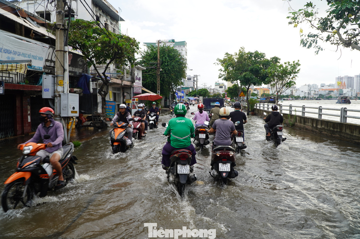 Dự báo đỉnh triều cao nhất trong đợt này có khả năng xuất hiện vào ngày 20 và 21/9 (tức ngày 18 - 19/8 Âm lịch) và đạt mức như sau: Tại trạm Phú An (sông Sài Gòn), trạm Nhà Bè (sông Đồng Điền) ở mức 1,6 - 1,65m (xấp xỉ hoặc cao hơn Báo động III là 0,05m). Thời gian xuất hiện đỉnh triều từ 5h - 7h và 17h - 19h.