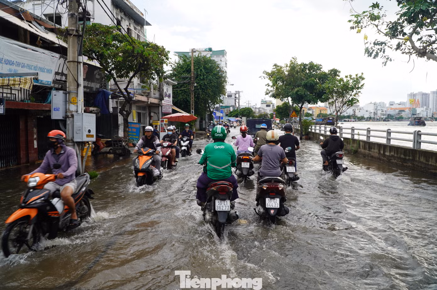 Dự báo đỉnh triều cao nhất trong đợt này có khả năng xuất hiện vào ngày 20 và 21/9 (tức ngày 18 - 19/8 Âm lịch) và đạt mức như sau: Tại trạm Phú An (sông Sài Gòn), trạm Nhà Bè (sông Đồng Điền) ở mức 1,6 - 1,65m (xấp xỉ hoặc cao hơn Báo động III là 0,05m). Thời gian xuất hiện đỉnh triều từ 5h - 7h và 17h - 19h.