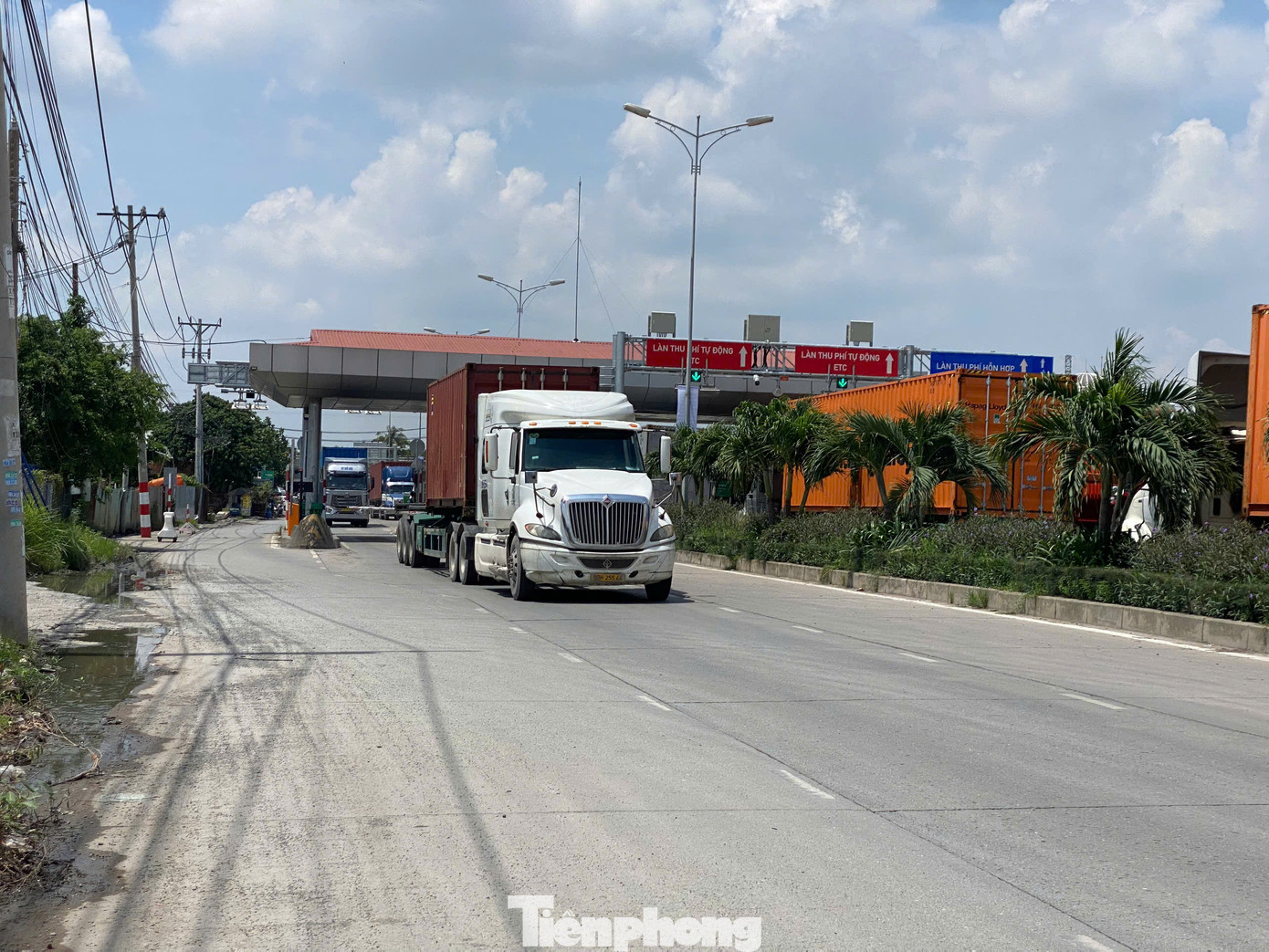 Trạm thu phí BOT Phú Hữu. Ảnh: Hữu Huy.