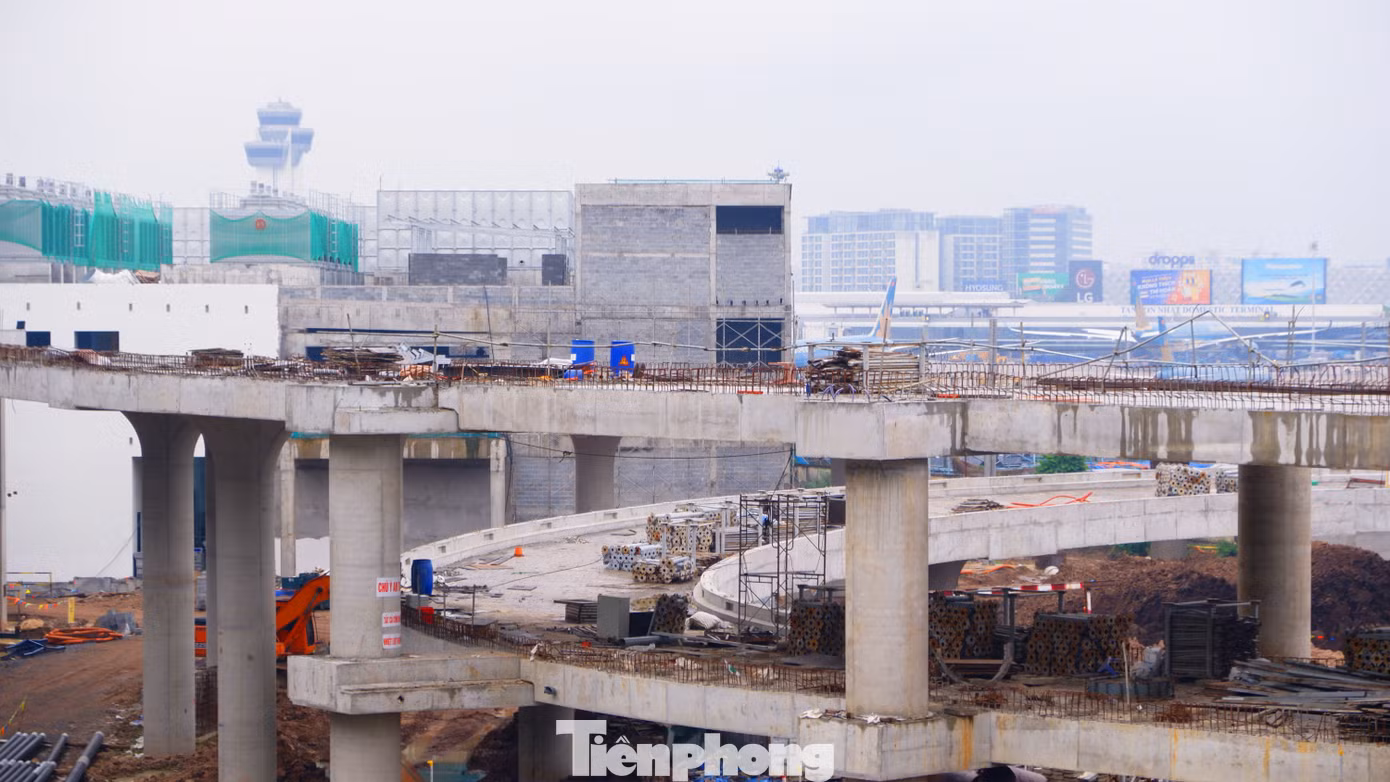 Dự án Xây dựng nhà ga hành khách T3 - Cảng HKQT Tân Sơn Nhất gồm 4 hạng mục chính: Nhà ga hành khách, nhà xe cao tầng kết hợp dịch vụ phi hàng không, hệ thống cầu cạn trước nhà ga và sân đỗ máy bay với tổng mức đầu tư 10.990 tỷ đồng. Nguồn vốn để thực hiện dự án được huy động từ nguồn vốn chủ sở hữu của Tổng công ty Cảng hàng không Việt Nam – CTCP và vốn vay thương mại.