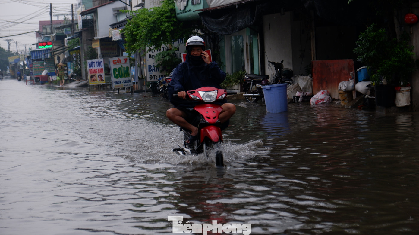 Theo Đài Khí tượng Thủy văn khu vực Nam bộ, trong 24 giờ qua, khu vực TPHCM có mưa rào nhiều nơi, rải rác mưa vừa. Lượng mưa ở một số nơi như sau: Bình Chánh 47.4mm, Củ Chi 42.8mm,… Theo Đài Khí tượng Thủy văn khu vực Nam bộ, trong 24 giờ qua, khu vực TPHCM có mưa rào nhiều nơi, rải rác mưa vừa. Lượng mưa ở một số nơi như sau: Bình Chánh 47.4mm, Củ Chi 42.8mm,…