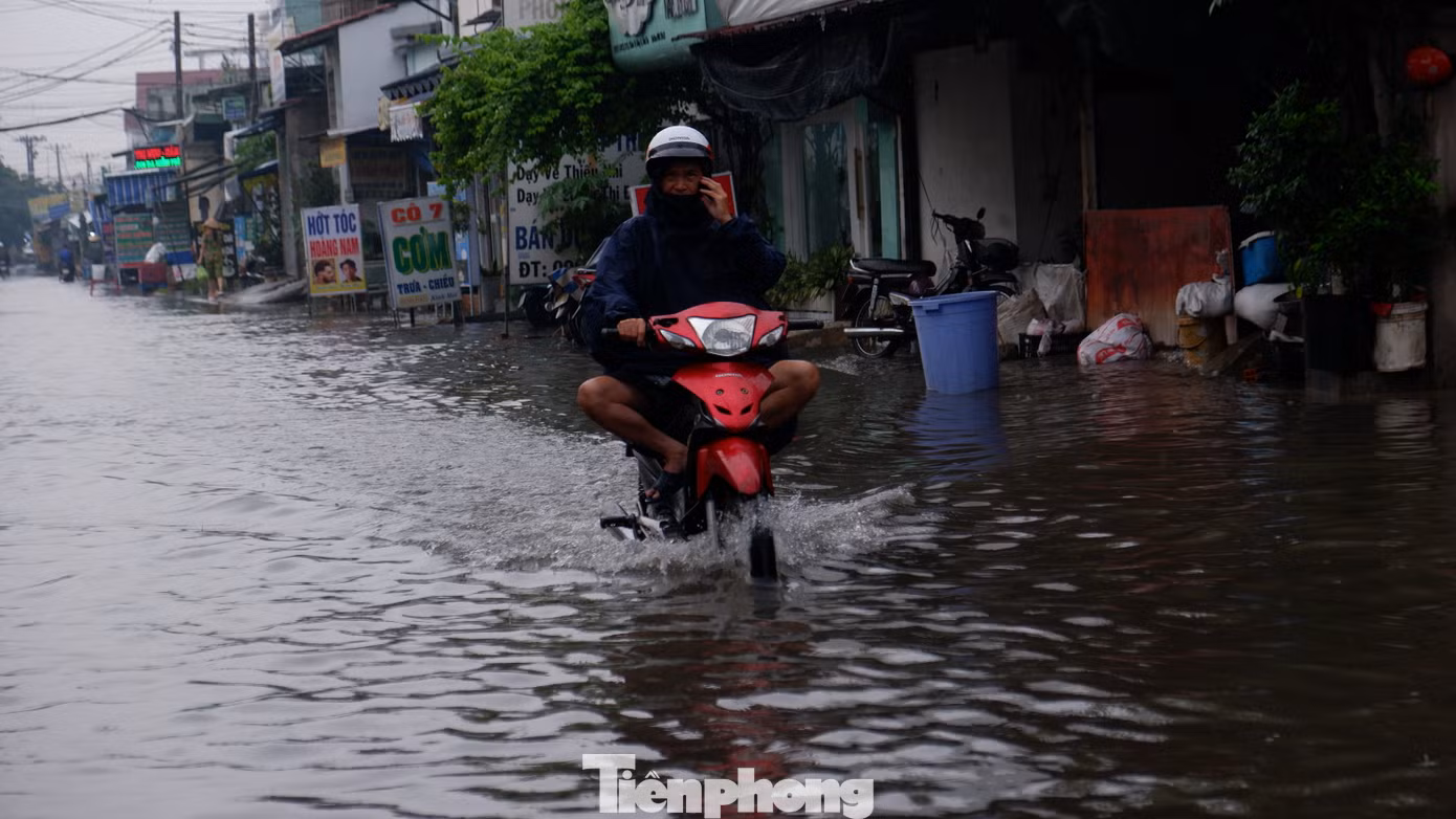 Theo Đài Khí tượng Thủy văn khu vực Nam bộ, trong 24 giờ qua, khu vực TPHCM có mưa rào nhiều nơi, rải rác mưa vừa. Lượng mưa ở một số nơi như sau: Bình Chánh 47.4mm, Củ Chi 42.8mm,…