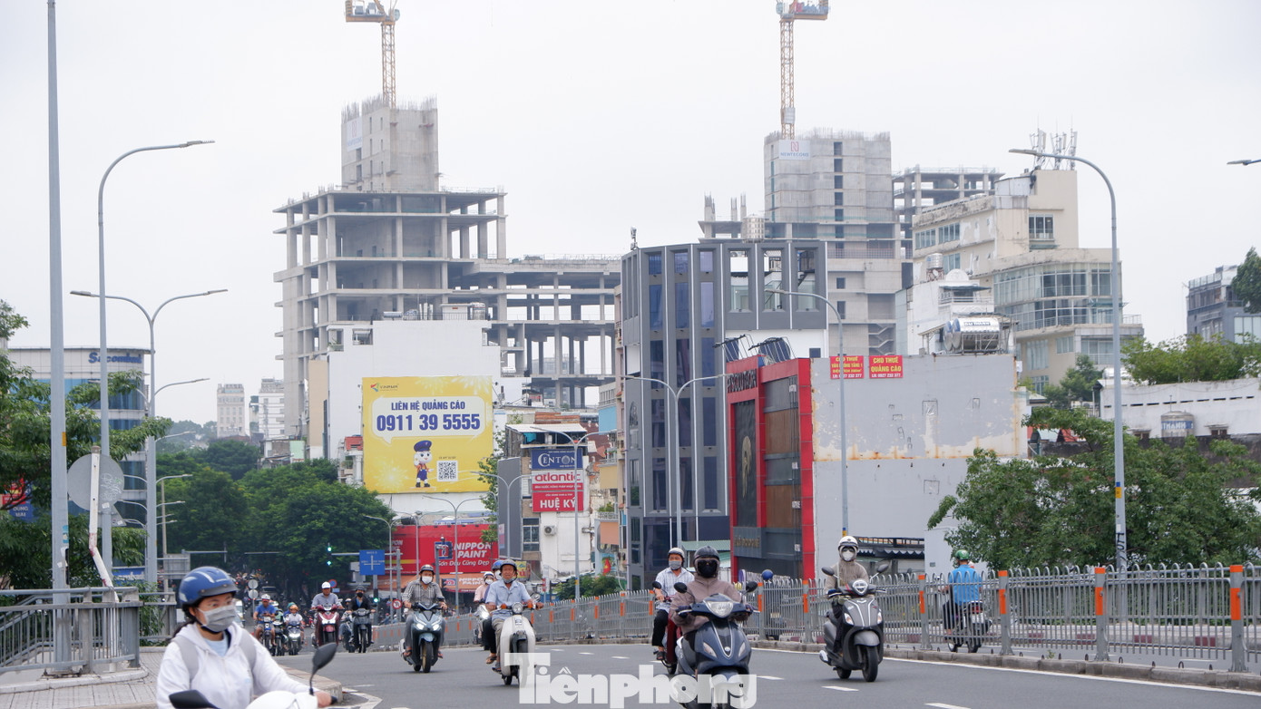 Tham khảo trên ứng dụng quan trắc không khí Air Visual (thuộc Tổ chức IQAir sở hữu lượng dữ liệu tổng hợp rất lớn về chất lượng không khí, có trụ sở chính tại Thụy Sỹ) cho thấy, nhiều khu vực tại TPHCM có điểm đo chất lượng không khí trung bình trong buổi sáng 11/9.