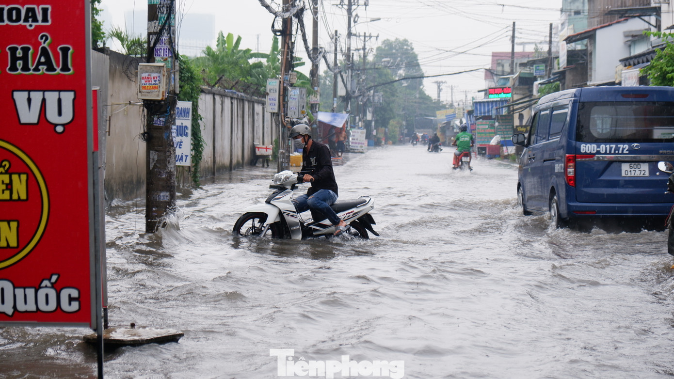 Dự báo từ ngày 18/9 đến ngày 20/9, khu vực TPHCM tiếp tục có mưa vừa, mưa to. Tổng lượng mưa phổ biến 40-80mm, có nơi trên 80mm. Dự báo từ ngày 18/9 đến ngày 20/9, khu vực TPHCM tiếp tục có mưa vừa, mưa to. Tổng lượng mưa phổ biến 40-80mm, có nơi trên 80mm.