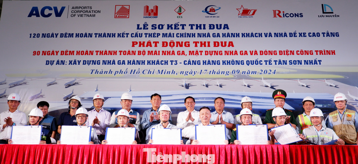 Đợt thi đua này chủ yếu tập trung toàn lực hoàn thành các hạng mục như toàn bộ mái nhà ga và các công trình phụ trợ; hoàn thành toàn bộ kính mặt dựng công trình, công tác ốp lát sàn...