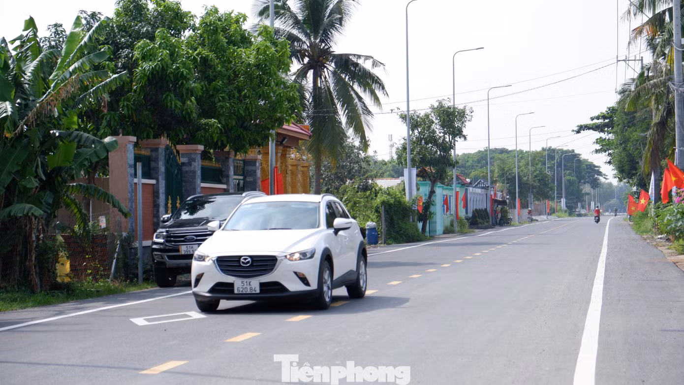 Đường Long Phước đã hoàn thành khang trang. Đường Long Phước đã hoàn thành khang trang.