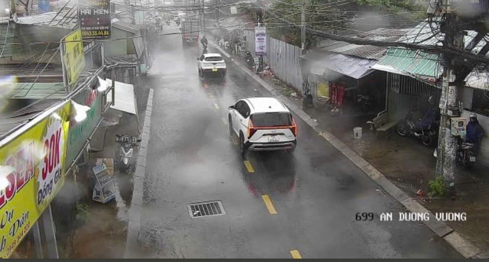 Mưa lớn trên đường An Dương Vương (quận Bình Tân). Ảnh chụp từ camera giao thông Mưa lớn trên đường An Dương Vương (quận Bình Tân). Ảnh chụp từ camera giao thông