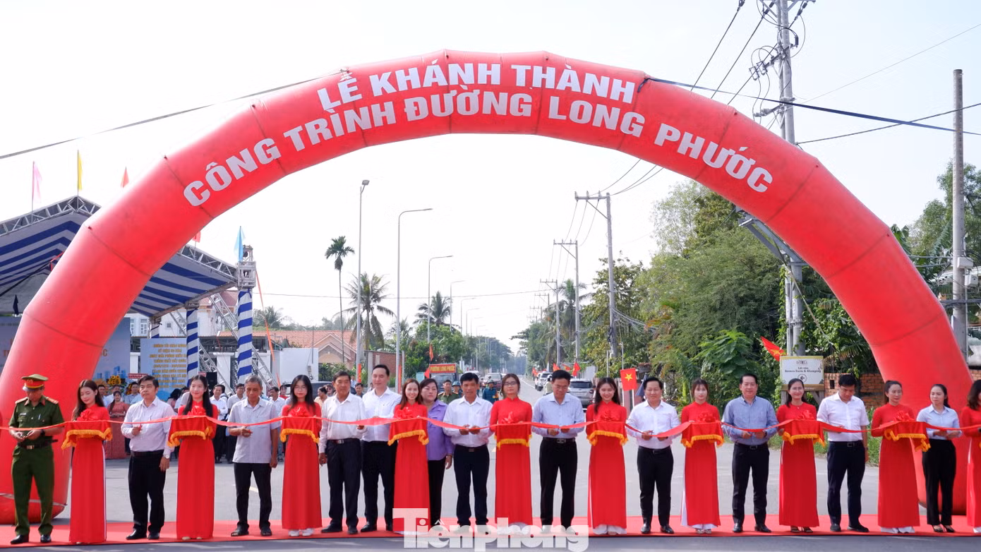 Đường Long Phước được thông xe, góp phần phát triển cho cửa ngõ phía đông của TP Thủ Đức. Đường Long Phước được thông xe, góp phần phát triển cho cửa ngõ phía đông của TP Thủ Đức.