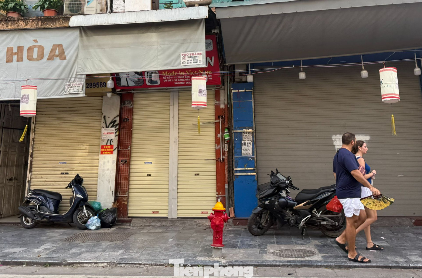 Nhiều cửa hàng kinh doanh đột ngột đóng cửa. Nhiều cửa hàng kinh doanh đột ngột đóng cửa.