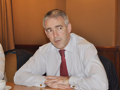 Ông Simon Henry, Giám đốc tài chính tập đoàn Shell Hà Lan, tại buổi họp báo ở Hà Nội	Ảnh: Đại Phượng