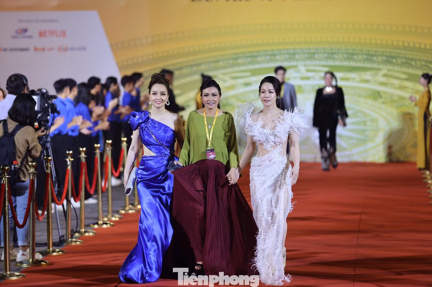 Mai Thu Huyền, Phương Thanh và Nhật Kim Anh sánh bước. Ảnh: NHƯ Ý.