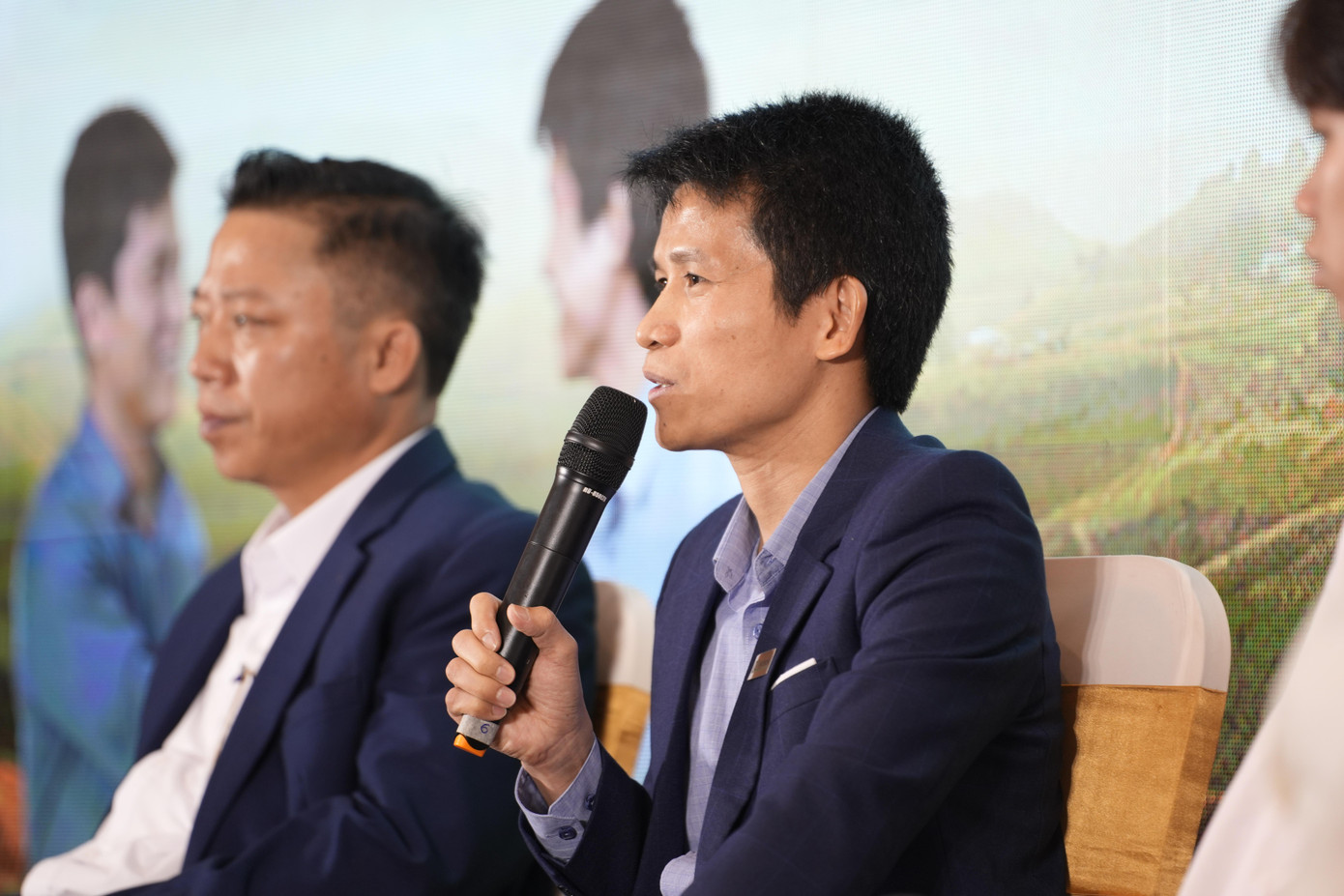 Anh Hoàng Hữu Yên - Phó Tổng giám đốc Intech Group - nhớ lại những ngày tháng gian nan khởi nghiệp cùng anh trai. Anh Hoàng Hữu Yên - Phó Tổng giám đốc Intech Group - nhớ lại những ngày tháng gian nan khởi nghiệp cùng anh trai.