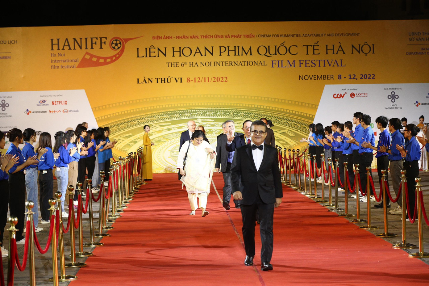 Liên hoan phim quốc tế Hà Nội lần thứ 6 khép lại bằng đêm bế mạc và trao giải tối 12/11. Thảm đỏ bế mạc quy tụ đông đảo nghệ sĩ, đạo diễn, nhà làm phim trong nước và quốc tế. Ảnh: NHƯ Ý.