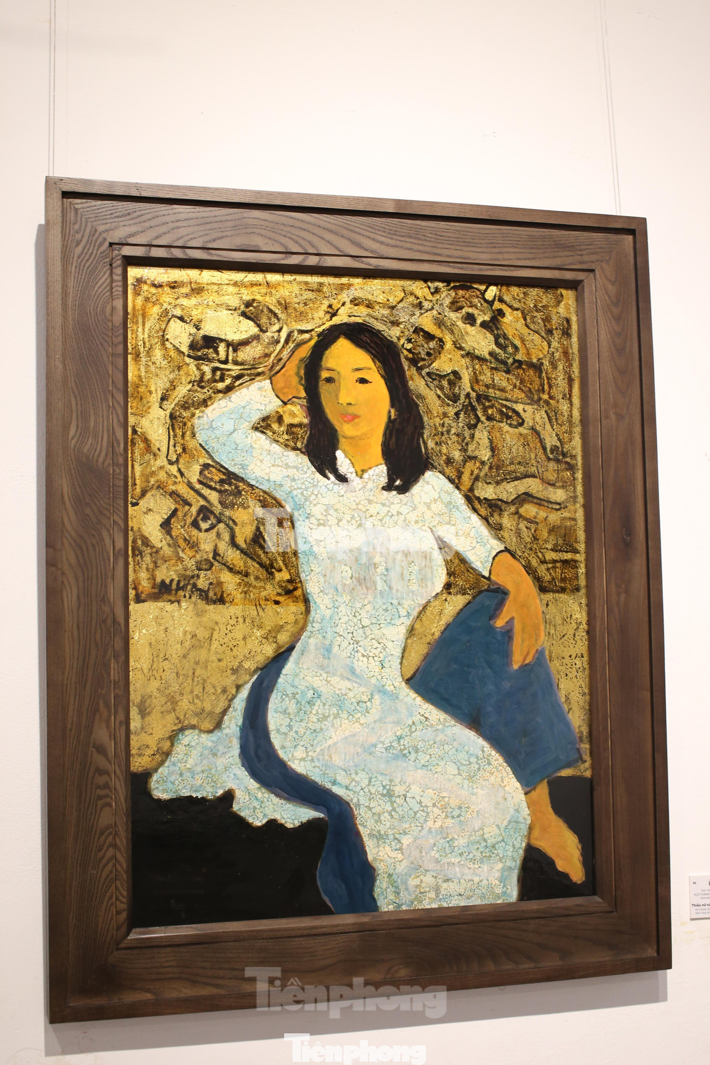 Một tác phẩm của họa sĩ Ngô Thành Nhân. Họa sĩ Ngô Thành Nhân sinh 1956 tại Hà Nội. Ông tốt nghiệp Đại học Mỹ Thuật công nghiệp Hà Nội năm 1979, là hội viên Hội mỹ thuật Việt Nam và Hội viên Hội Mỹ thuật Hà Nội. Ông là giảng viên Đại học Mỹ thuật công nghiệp và Đại học Mở trong nhiều năm, đào tạo nhiều thế hệ hoạ sĩ trẻ chuyên sâu về sơn mài.