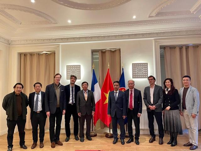 Đoàn công tác tại Pháp do Thứ trưởng Hoàng Đạo Cương dẫn đầu. Ảnh: BỘ VHTTDL.