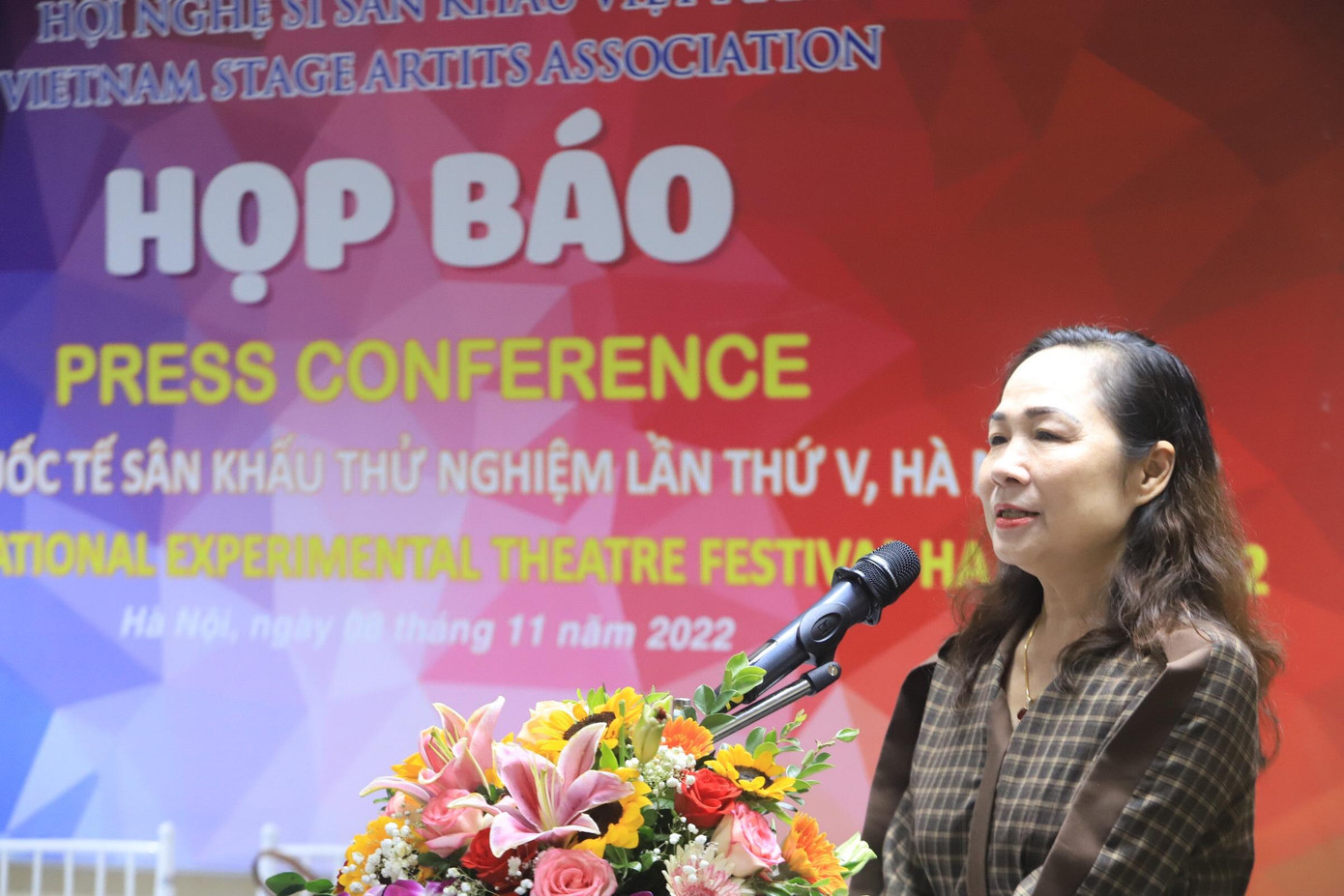 NSND Trịnh Thúy Mùi - Chủ tịch Hội Nghệ sĩ sân khấu Việt Nam - hứa hẹn liên hoan có nhiều vở diễn gây bất ngờ. Ảnh: NGUYÊN KHÁNH.