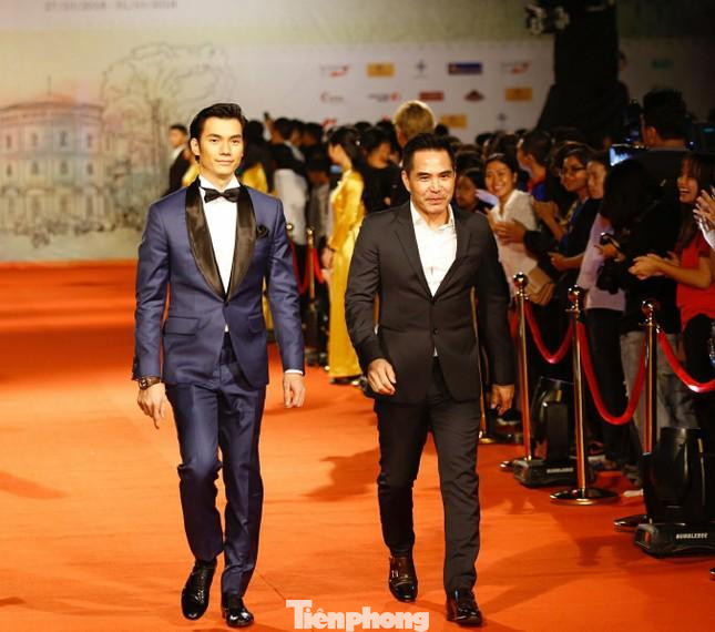 Diễn viên Nhan Phúc Vinh và Trung Dũng trên thảm đỏ HANIFF năm 2018. Ảnh: NHƯ Ý.