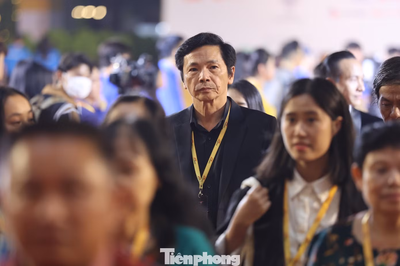 NSND Trung Anh tới lễ khai mạc để hội ngộ đồng nghiệp. Ảnh: NHƯ Ý.