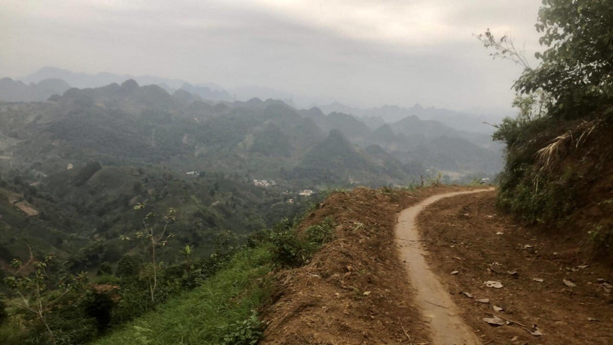 Thượng tá Đào Ngọc Sơn, Trưởng Công an huyện Thuận Châu cho biết, địa hình đồi núi rộng là một trong những khó khăn, trở ngại lớn trong quá trình truy bắt đối tượng