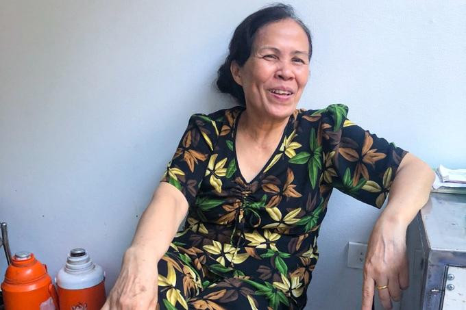 Bà Vân không nghĩ có ngày nổi tiếng khắp các trang mạng xã hội. (Ảnh: Đ.H).