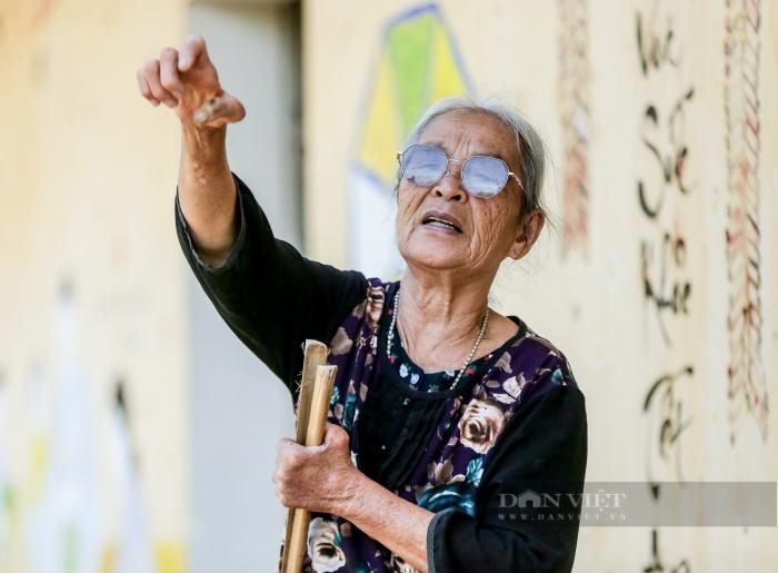 Bà Sợi cho biết, sẽ tiếp tục gắn bó cả cuộc đời mình với nơi đây. Ảnh: Gia Khiêm