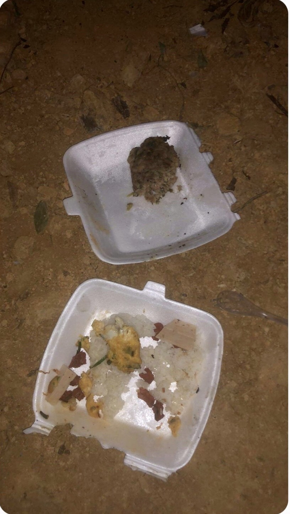 Bữa ăn vội trong đêm ở trên rừng của các cán bộ, chiến sỹ