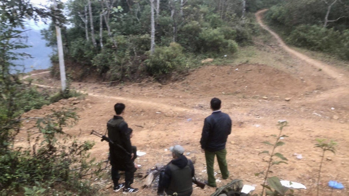 Các chốt chặn được lập trên đường mòn